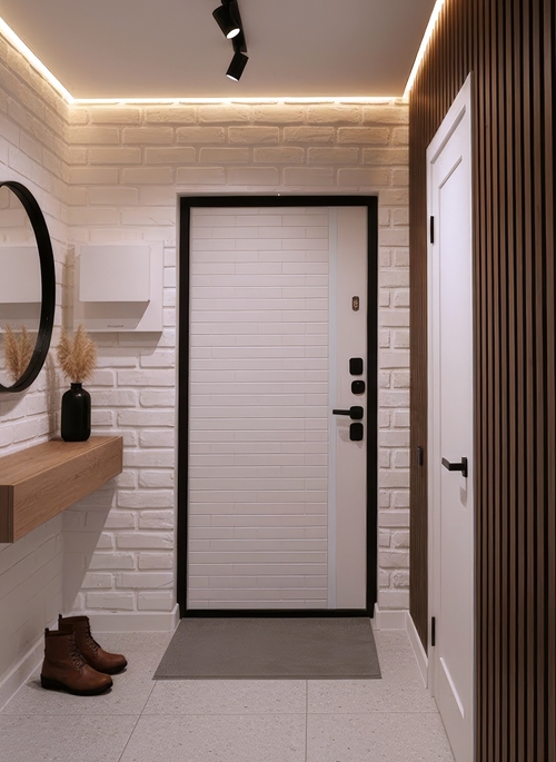 Белая дверь с полосой